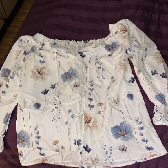Flowered Top - Picture 2 of 2
